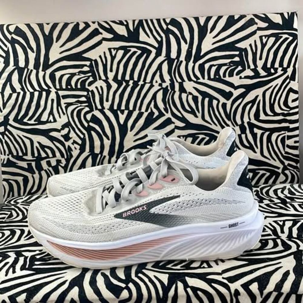 Brooks Women's Ghost 17 White Running Shoes Sneaker 12043118105 SZ 10.5